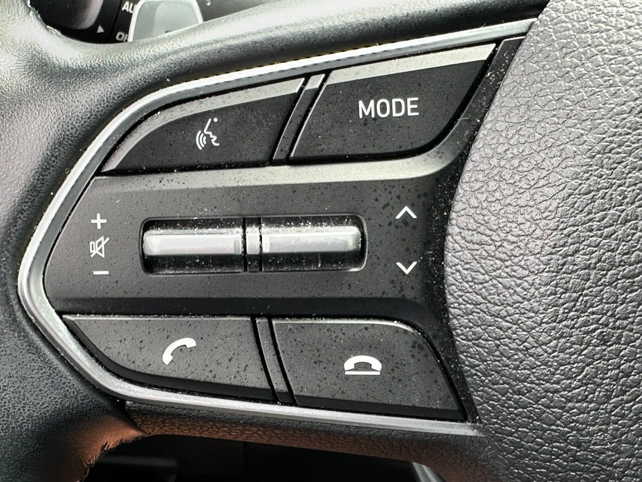 Hyundai Santa Fe Vehicle Full-screen Gallery Image 21