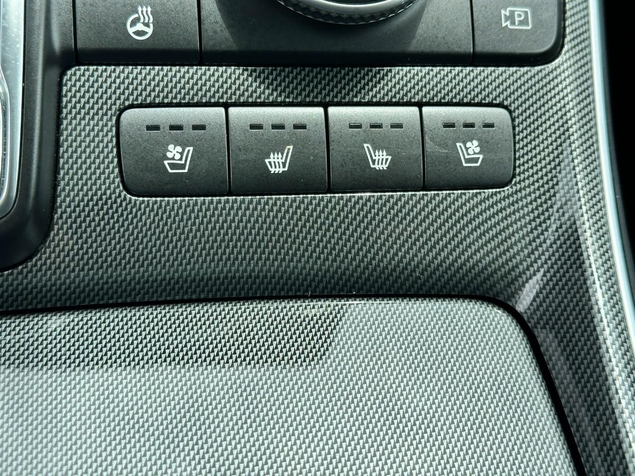 Hyundai Santa Fe Vehicle Full-screen Gallery Image 25