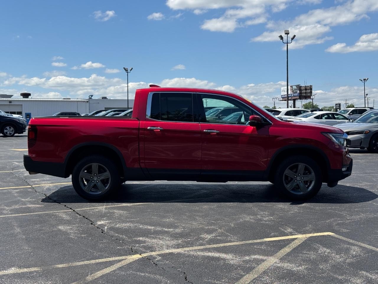 Honda Ridgeline Vehicle Full-screen Gallery Image 03