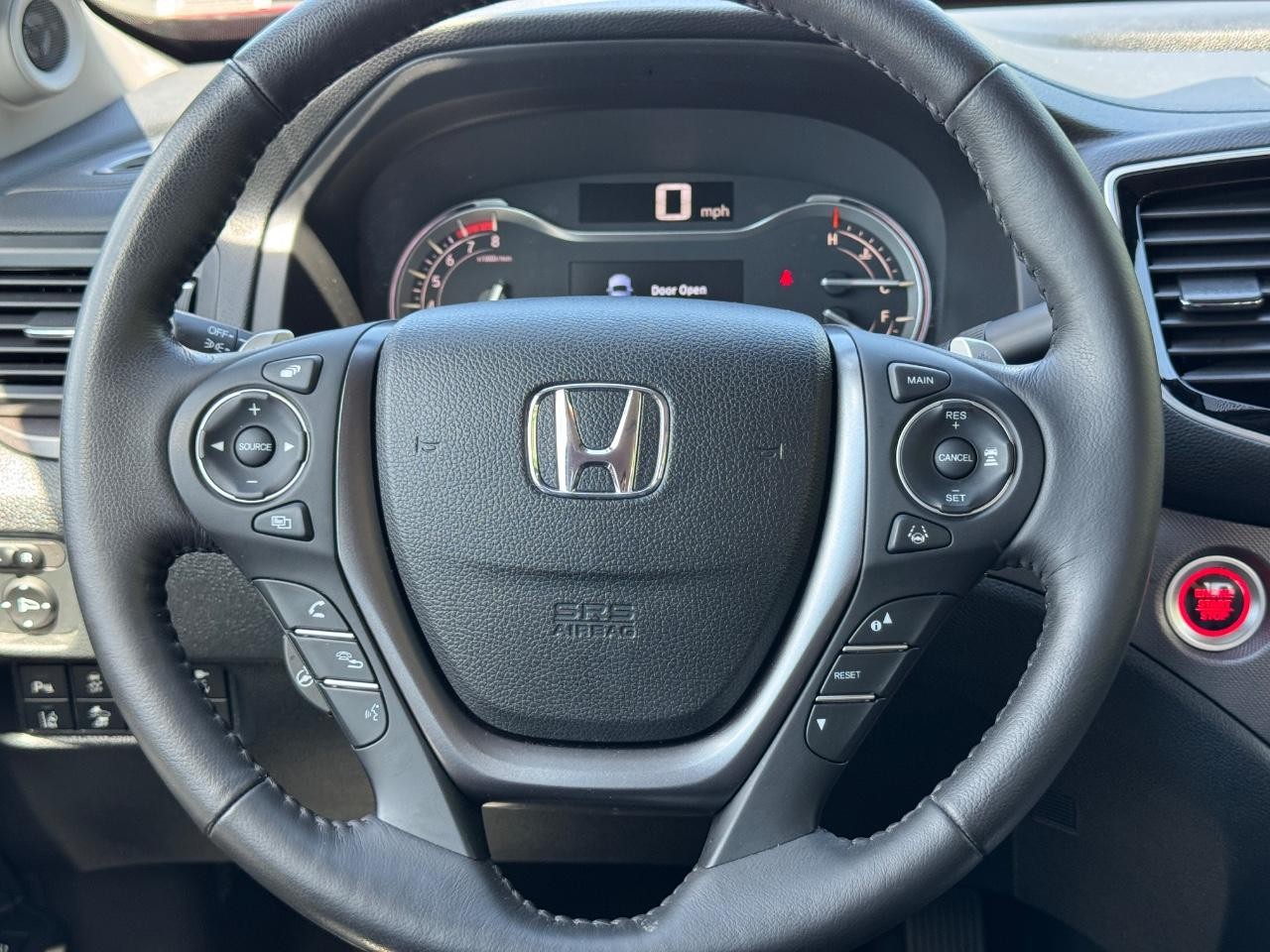 Honda Ridgeline Vehicle Full-screen Gallery Image 22