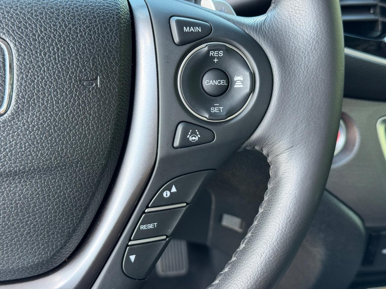 Honda Ridgeline Vehicle Full-screen Gallery Image 32