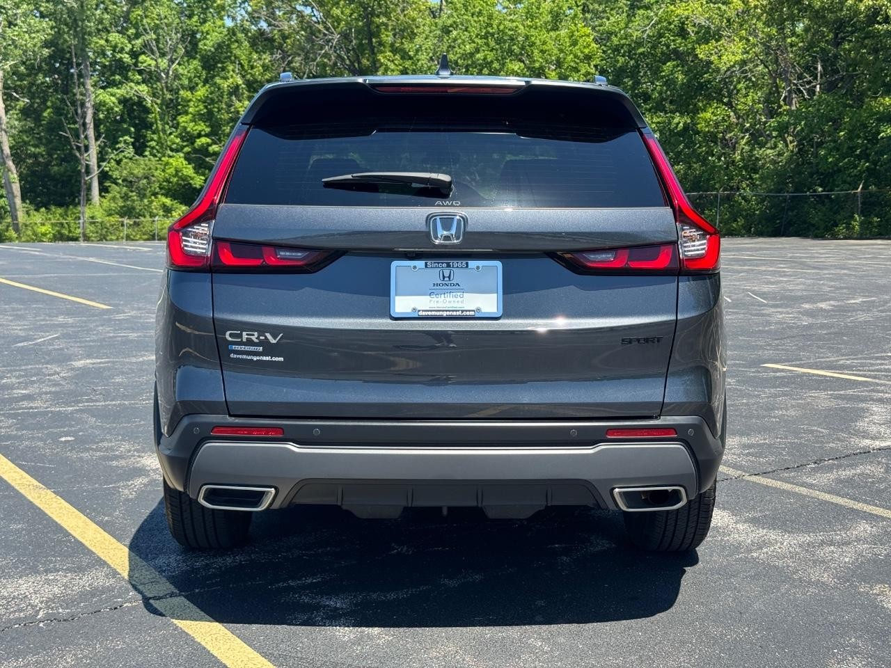 Honda CR-V Hybrid Vehicle Full-screen Gallery Image 06