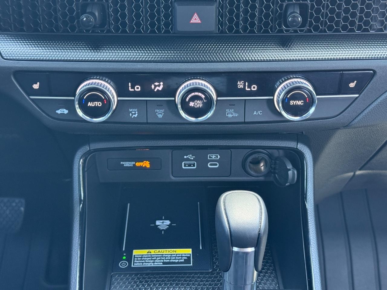 Honda CR-V Hybrid Vehicle Full-screen Gallery Image 15