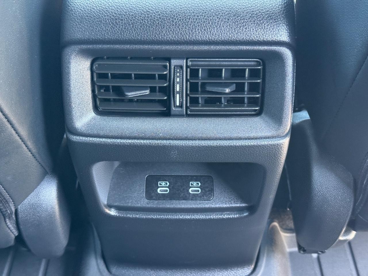 Honda CR-V Hybrid Vehicle Full-screen Gallery Image 17