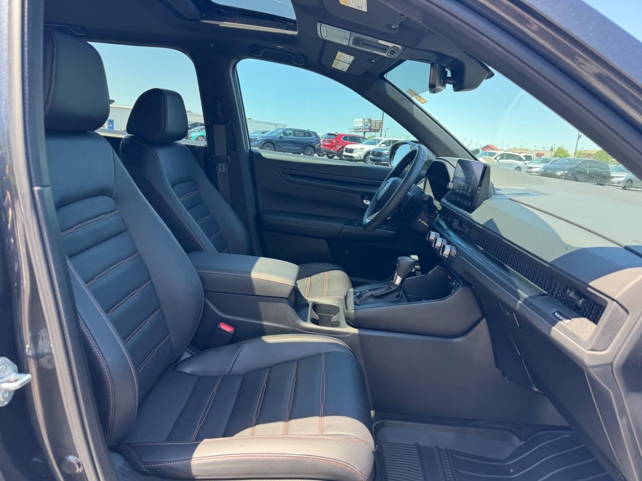 Honda CR-V Hybrid Vehicle Full-screen Gallery Image 18