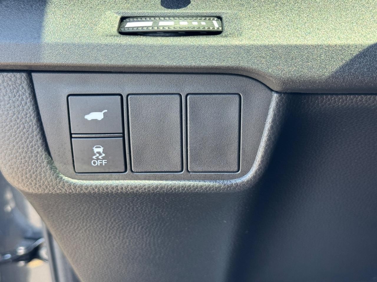 Honda CR-V Hybrid Vehicle Full-screen Gallery Image 24
