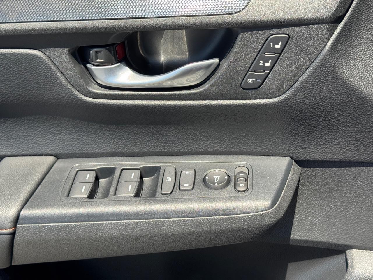 Honda CR-V Hybrid Vehicle Full-screen Gallery Image 26