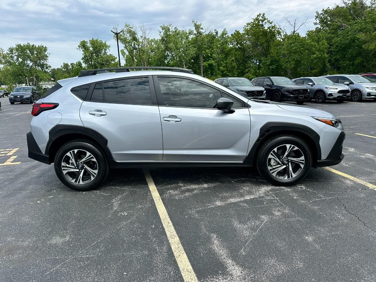 Subaru Crosstrek Vehicle Full-screen Gallery Image 03