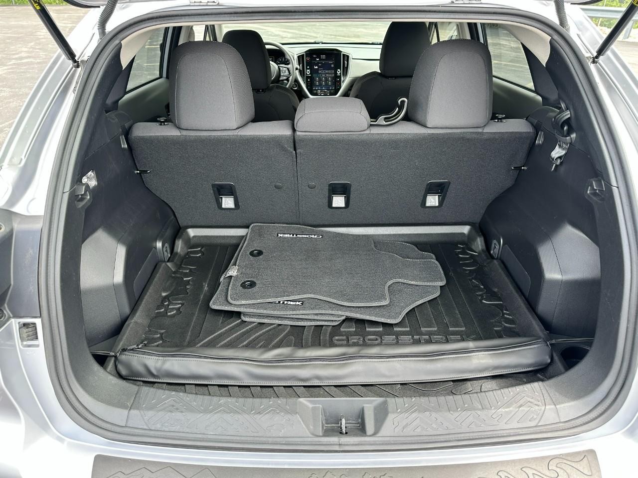 Subaru Crosstrek Vehicle Full-screen Gallery Image 06