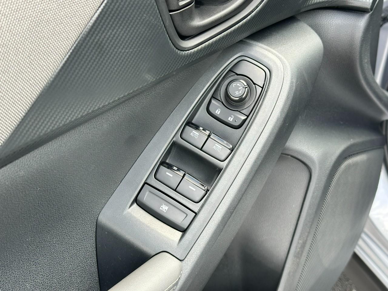 Subaru Crosstrek Vehicle Full-screen Gallery Image 17