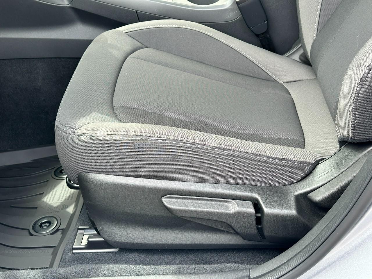 Subaru Crosstrek Vehicle Full-screen Gallery Image 18