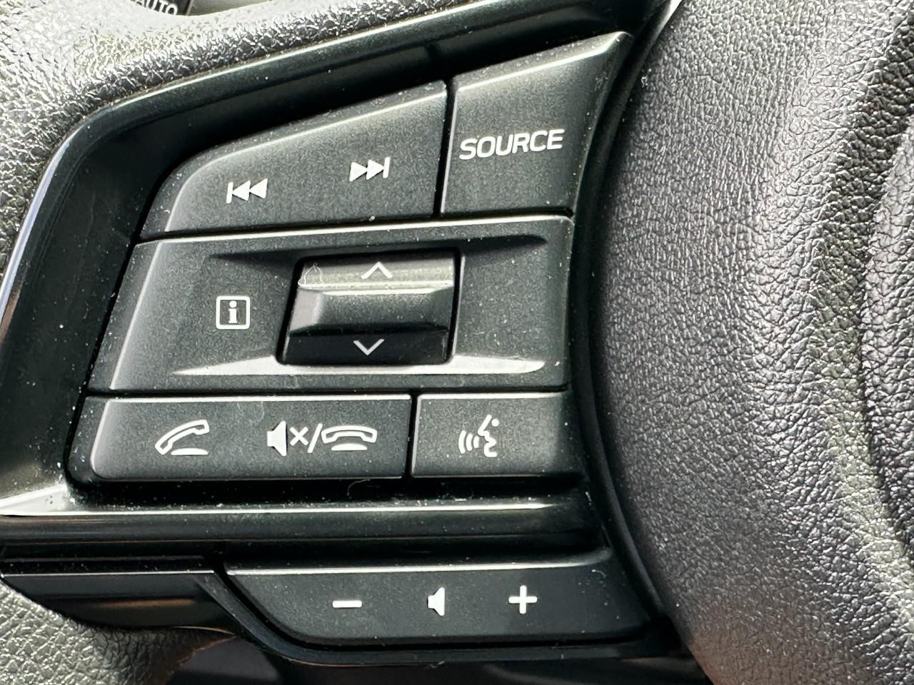 Subaru Crosstrek Vehicle Full-screen Gallery Image 19