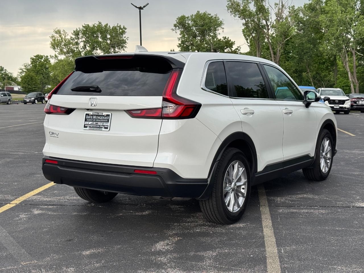 Honda CR-V Vehicle Full-screen Gallery Image 04