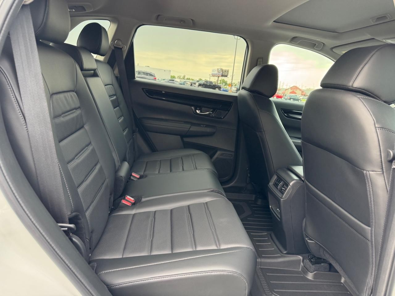 Honda CR-V Vehicle Full-screen Gallery Image 11