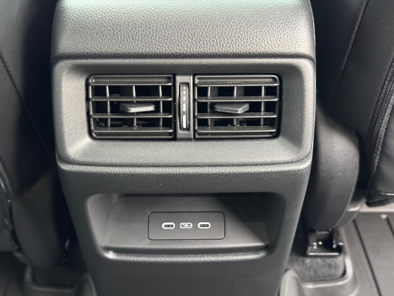Honda CR-V Vehicle Full-screen Gallery Image 17