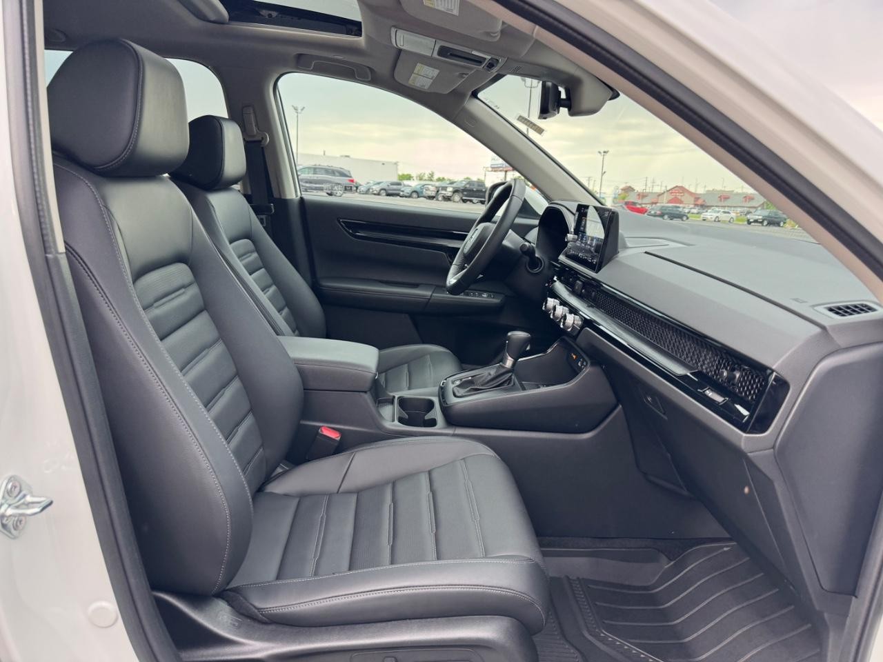 Honda CR-V Vehicle Full-screen Gallery Image 18