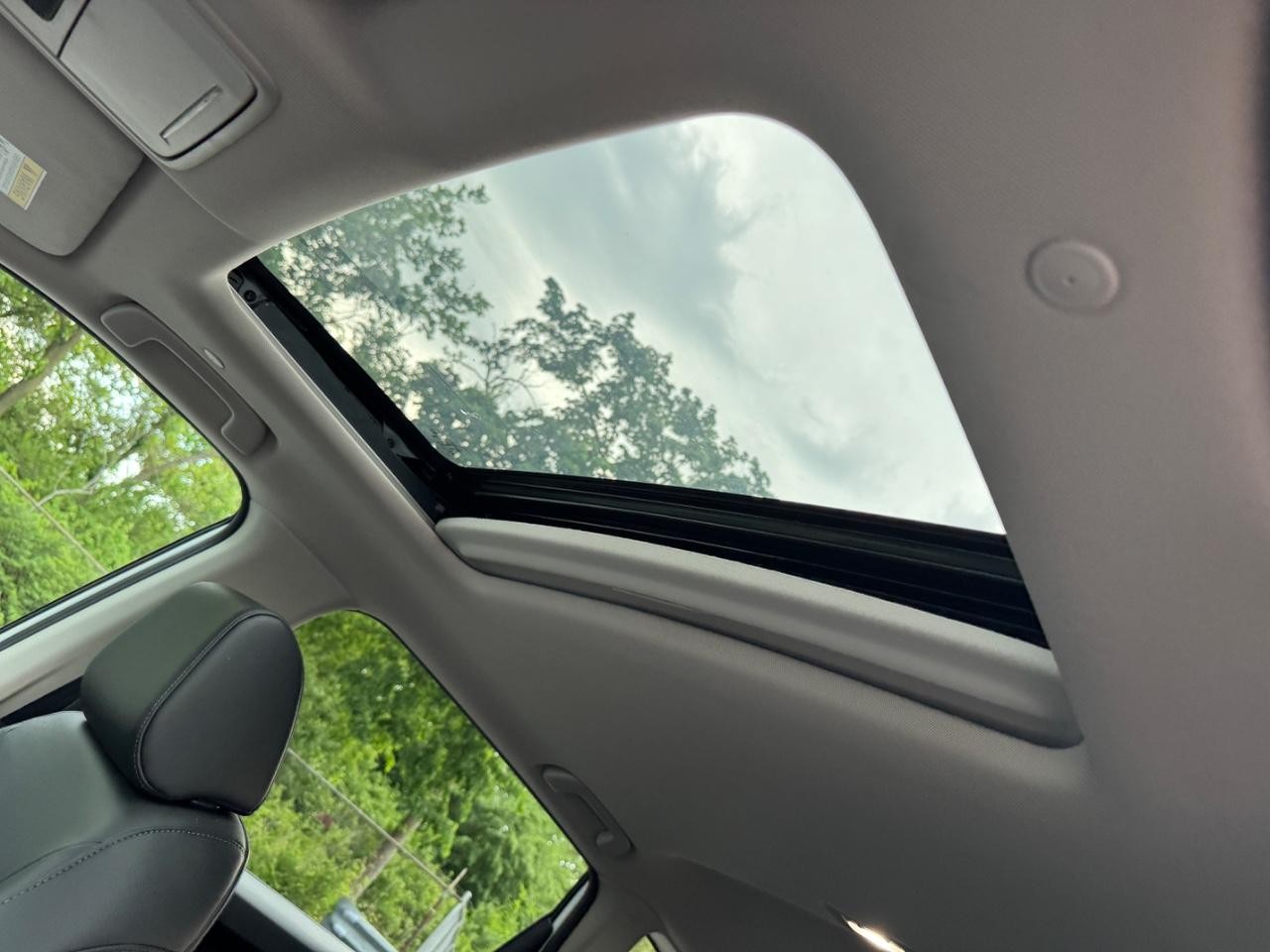 Honda CR-V Vehicle Full-screen Gallery Image 20