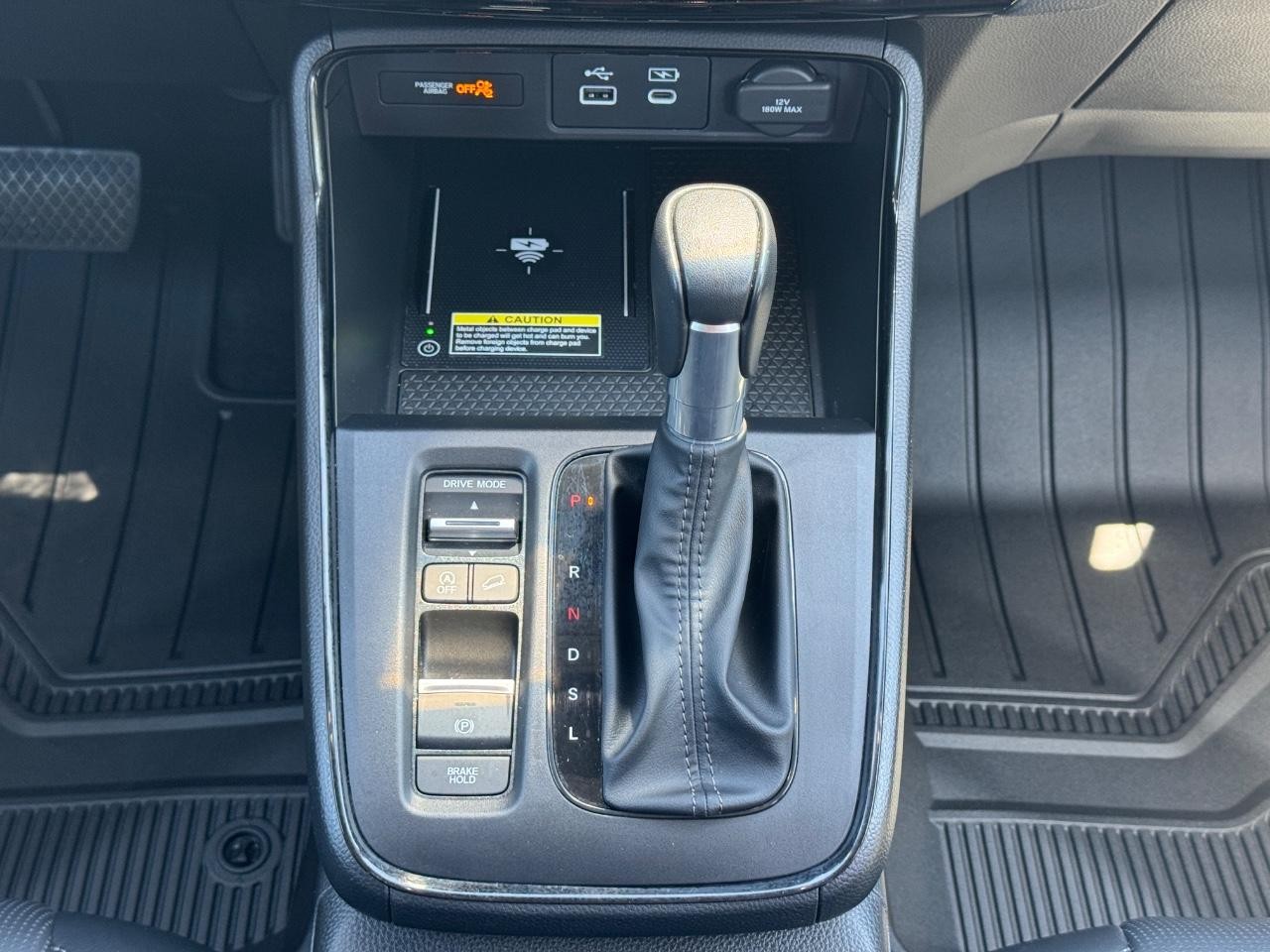 Honda CR-V Vehicle Full-screen Gallery Image 16