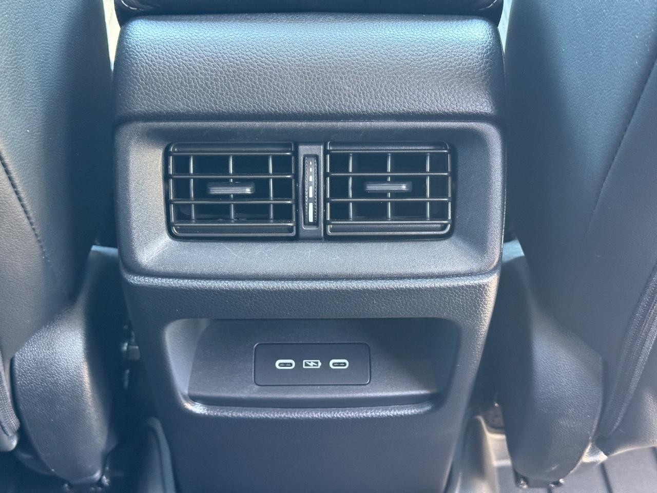 Honda CR-V Vehicle Full-screen Gallery Image 17