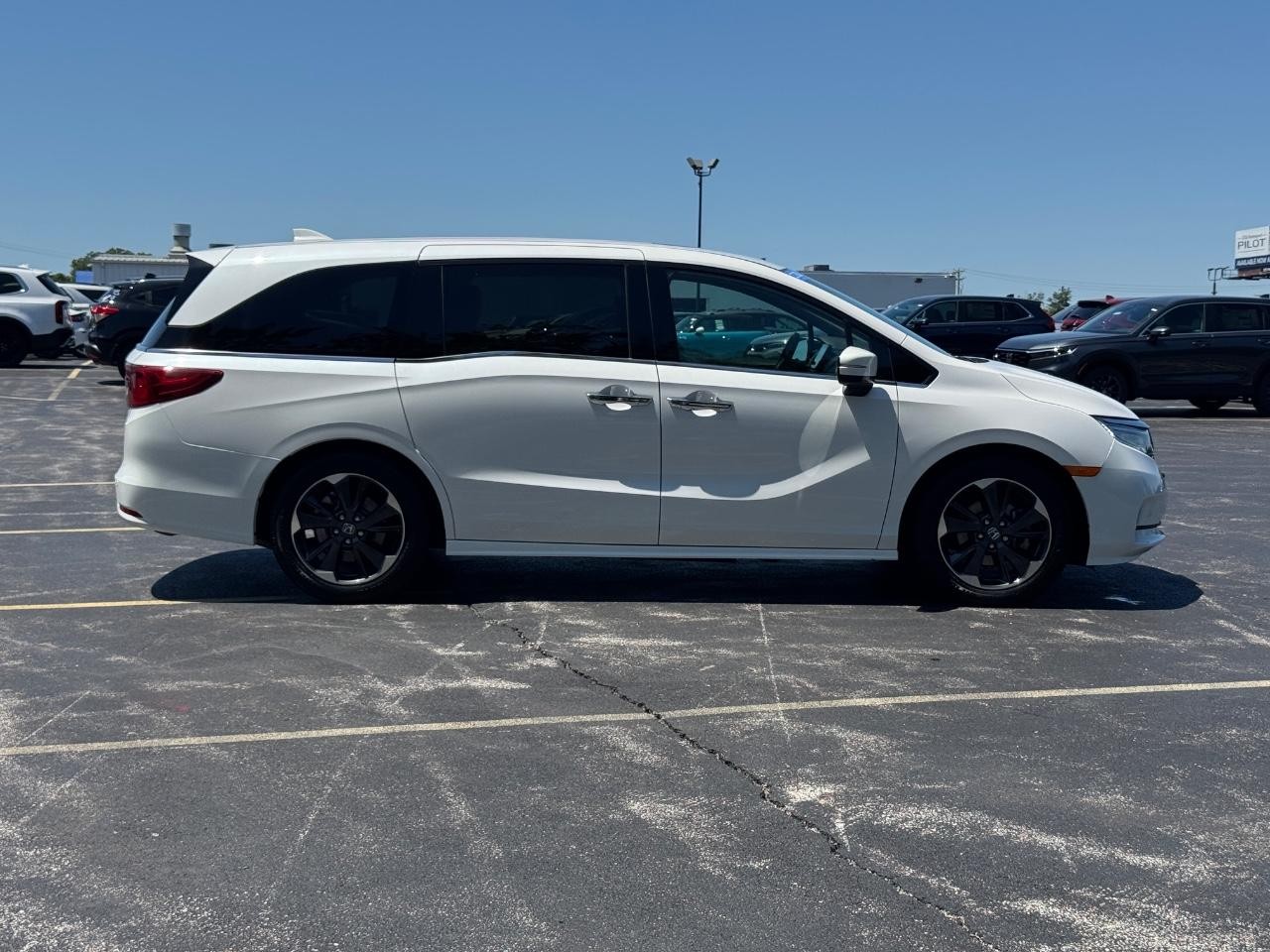 Honda Odyssey Vehicle Full-screen Gallery Image 03