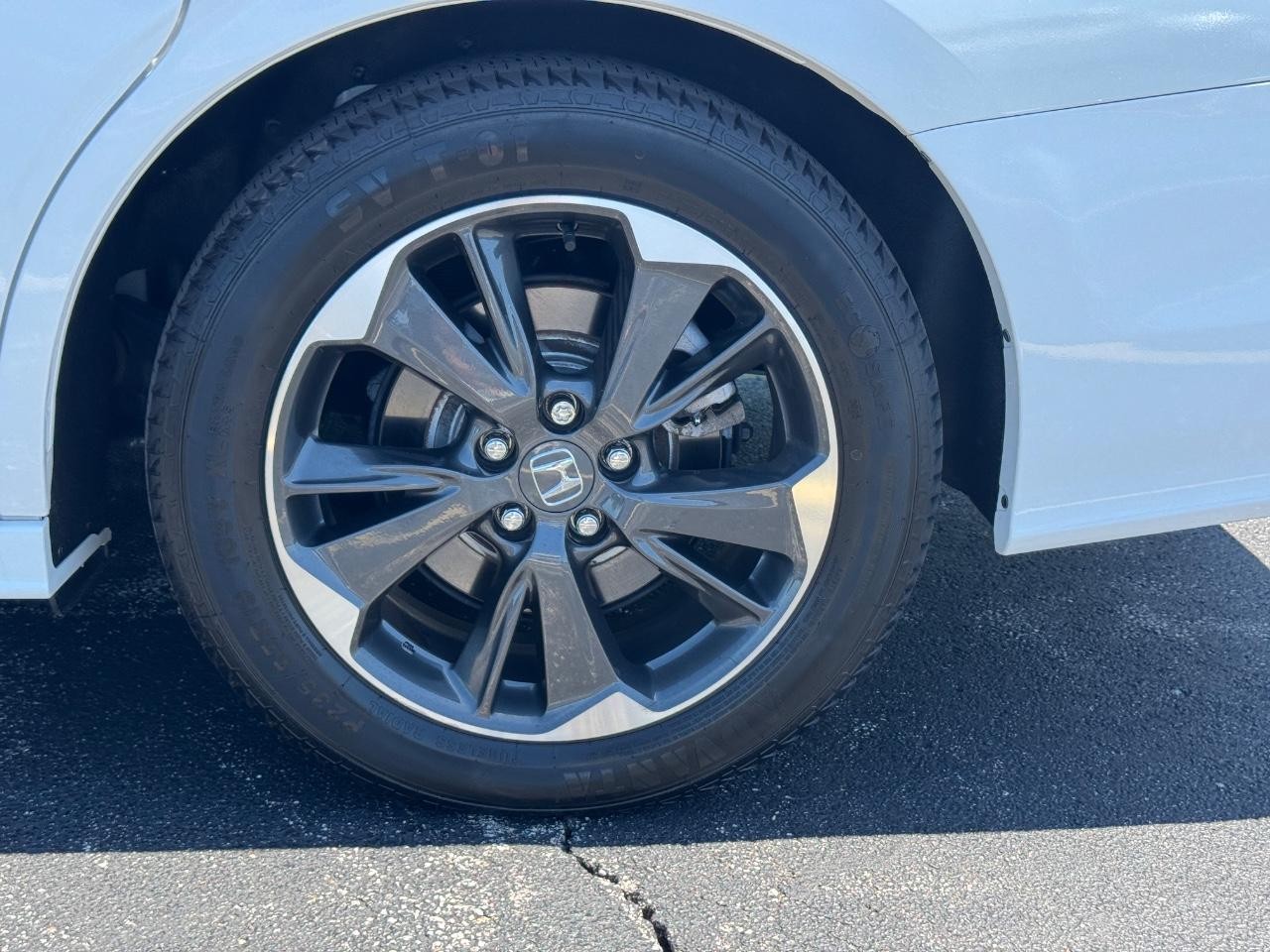 Honda Odyssey Vehicle Full-screen Gallery Image 08