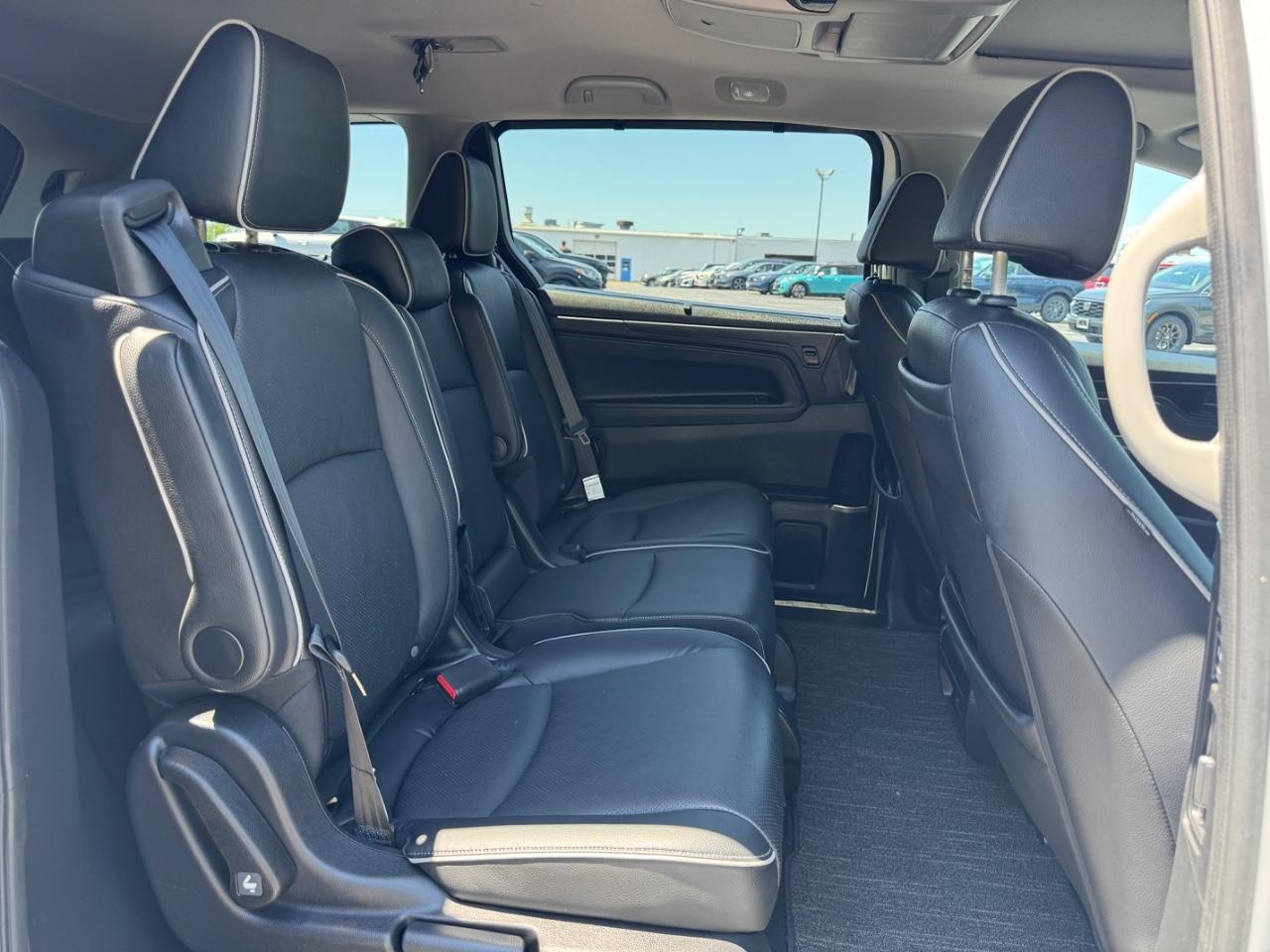 Honda Odyssey Vehicle Full-screen Gallery Image 11