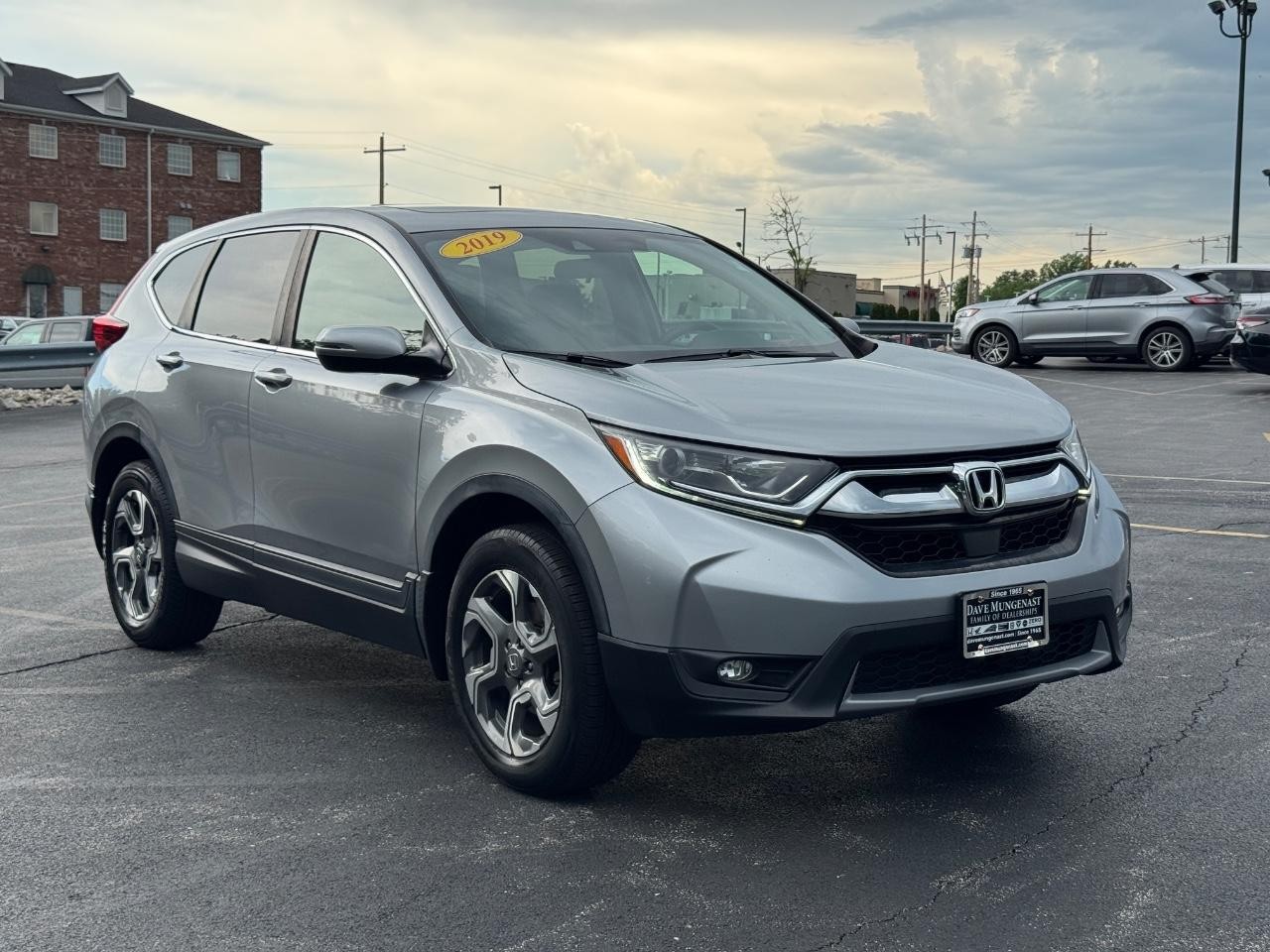 Honda CR-V Vehicle Full-screen Gallery Image 02