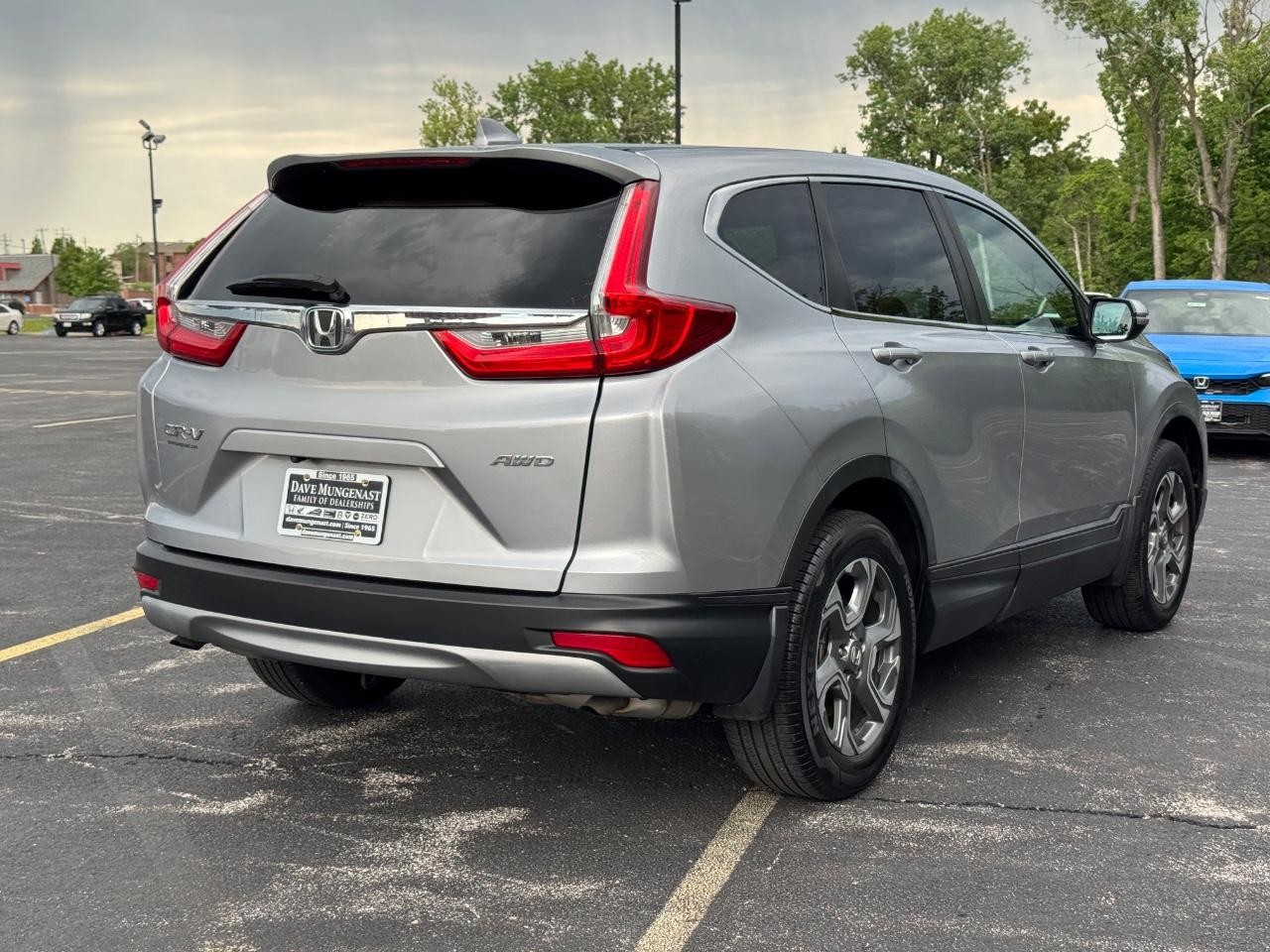 Honda CR-V Vehicle Full-screen Gallery Image 04