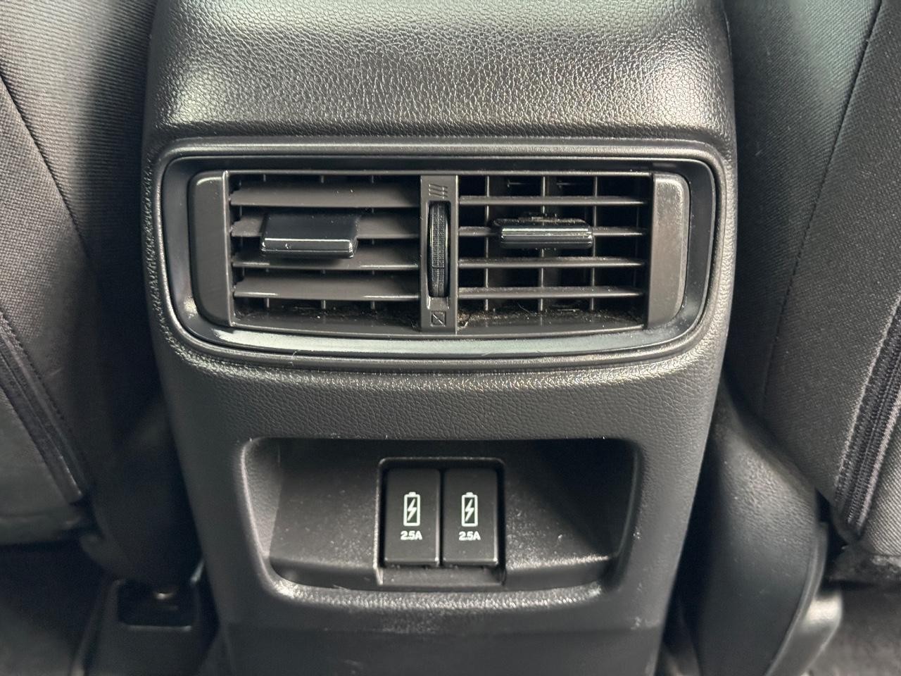 Honda CR-V Vehicle Full-screen Gallery Image 16