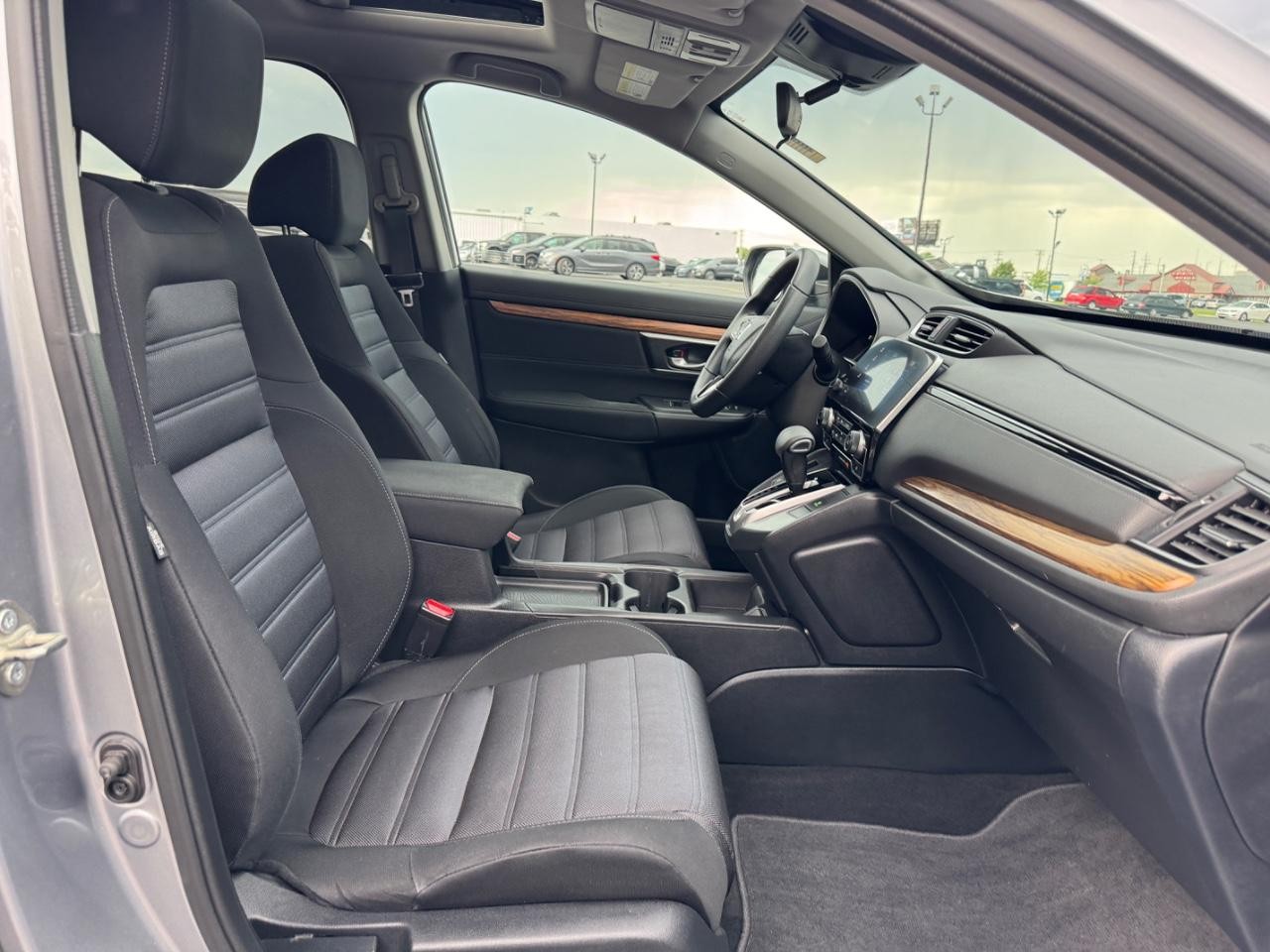 Honda CR-V Vehicle Full-screen Gallery Image 17