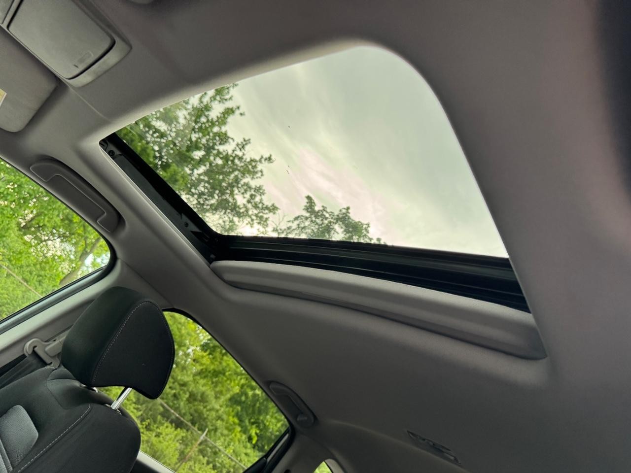 Honda CR-V Vehicle Full-screen Gallery Image 19