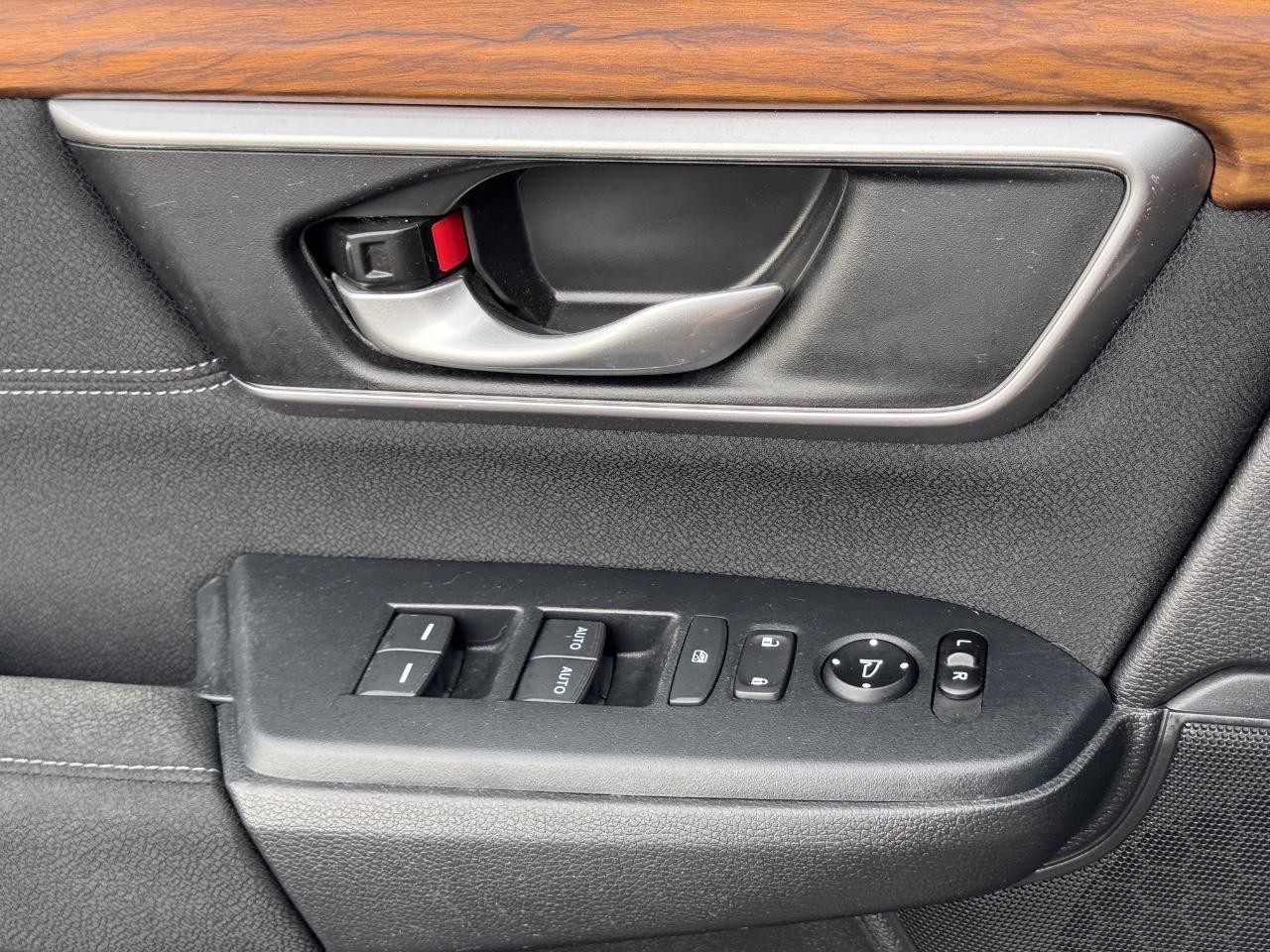 Honda CR-V Vehicle Full-screen Gallery Image 25