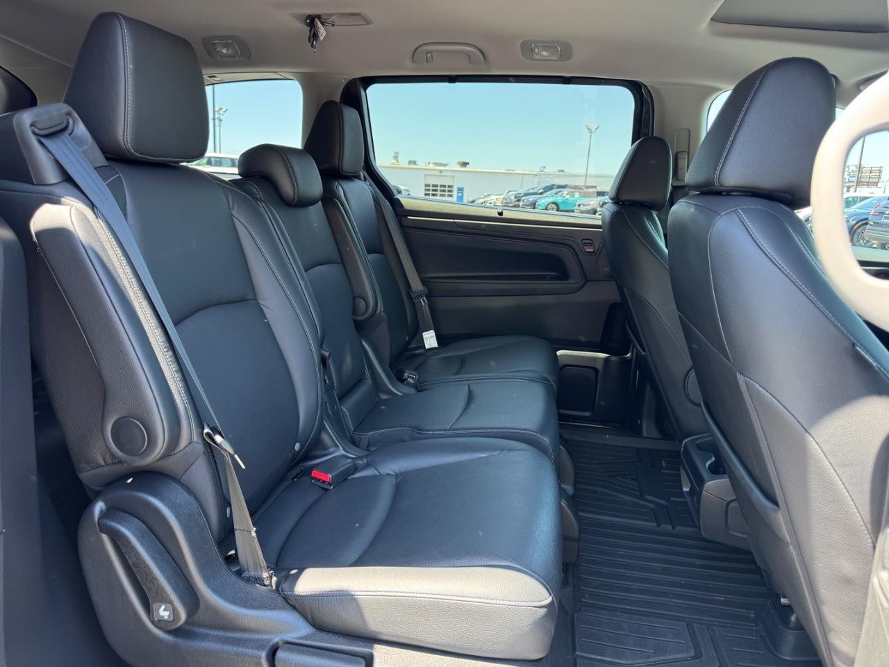 Honda Odyssey Vehicle Full-screen Gallery Image 11