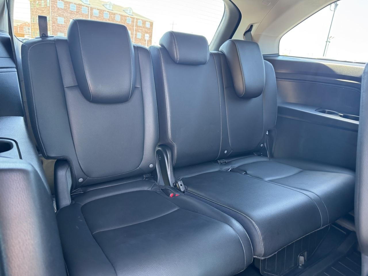 Honda Odyssey Vehicle Full-screen Gallery Image 12