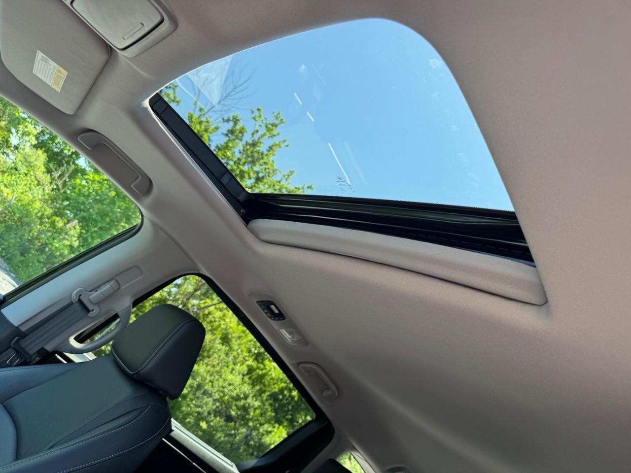 Honda Odyssey Vehicle Full-screen Gallery Image 19