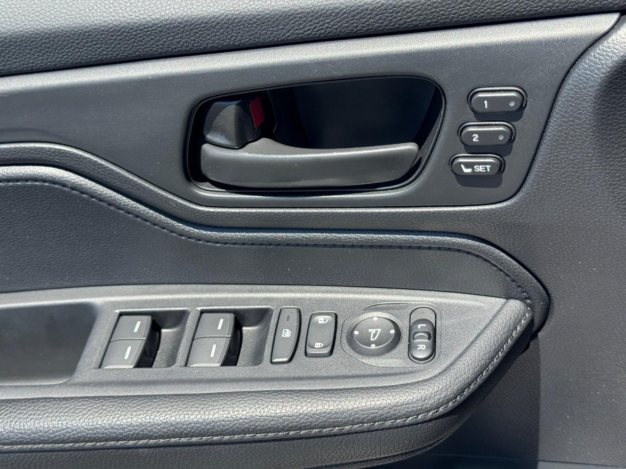 Honda Odyssey Vehicle Full-screen Gallery Image 25