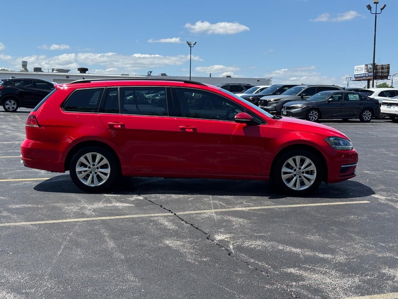 Volkswagen Golf SportWagen Vehicle Full-screen Gallery Image 03