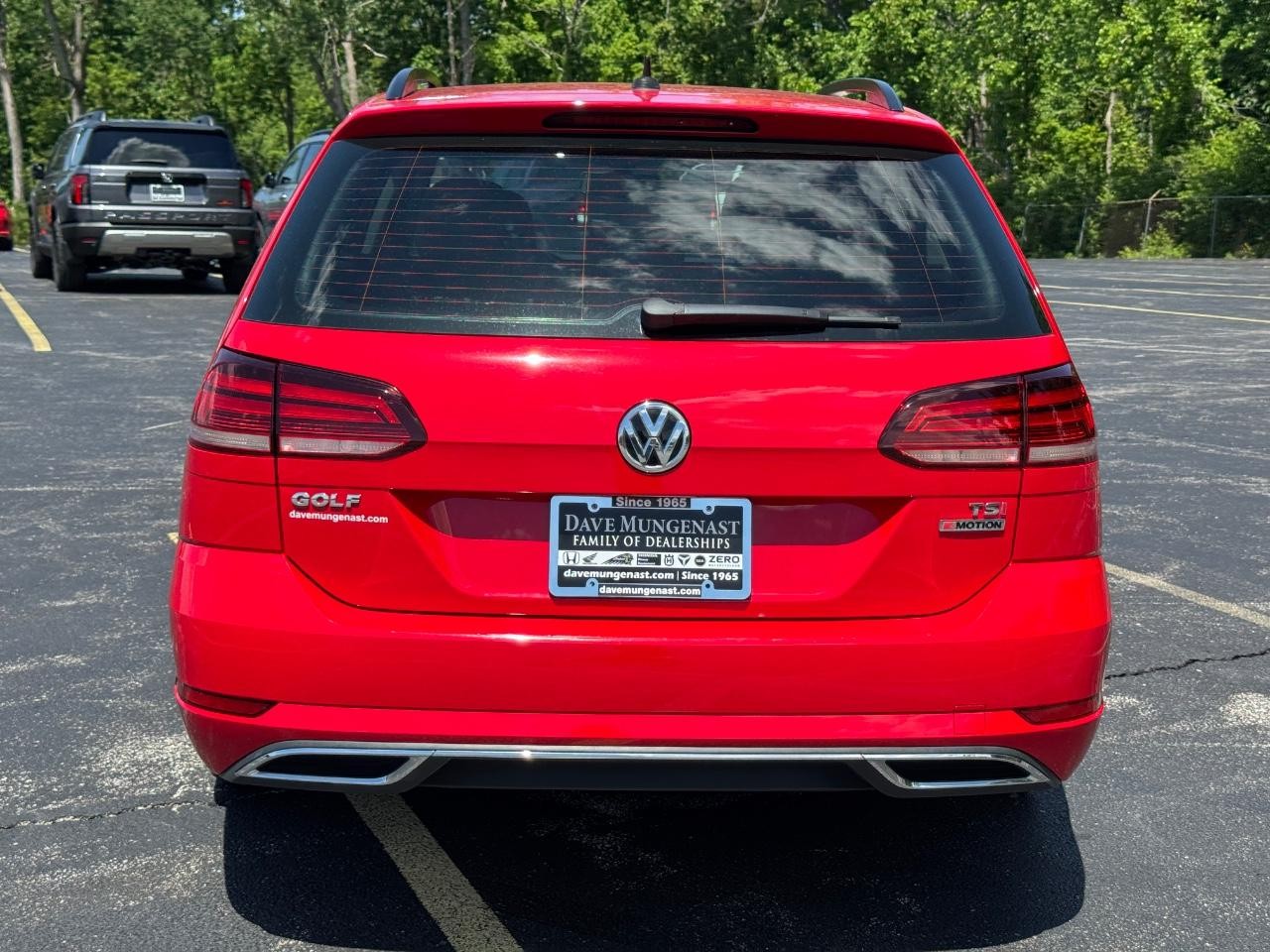Volkswagen Golf SportWagen Vehicle Full-screen Gallery Image 05