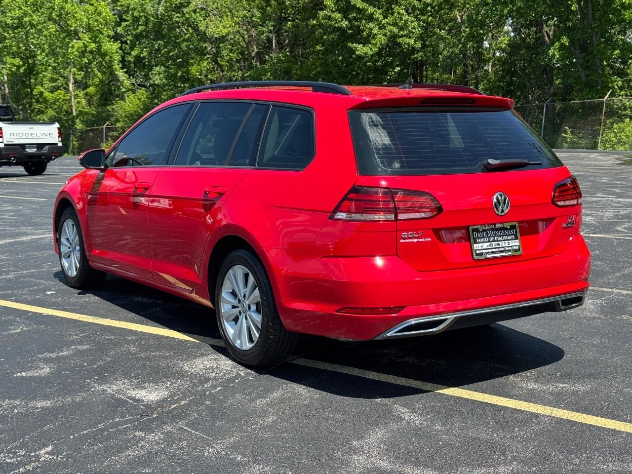 Volkswagen Golf SportWagen Vehicle Full-screen Gallery Image 06