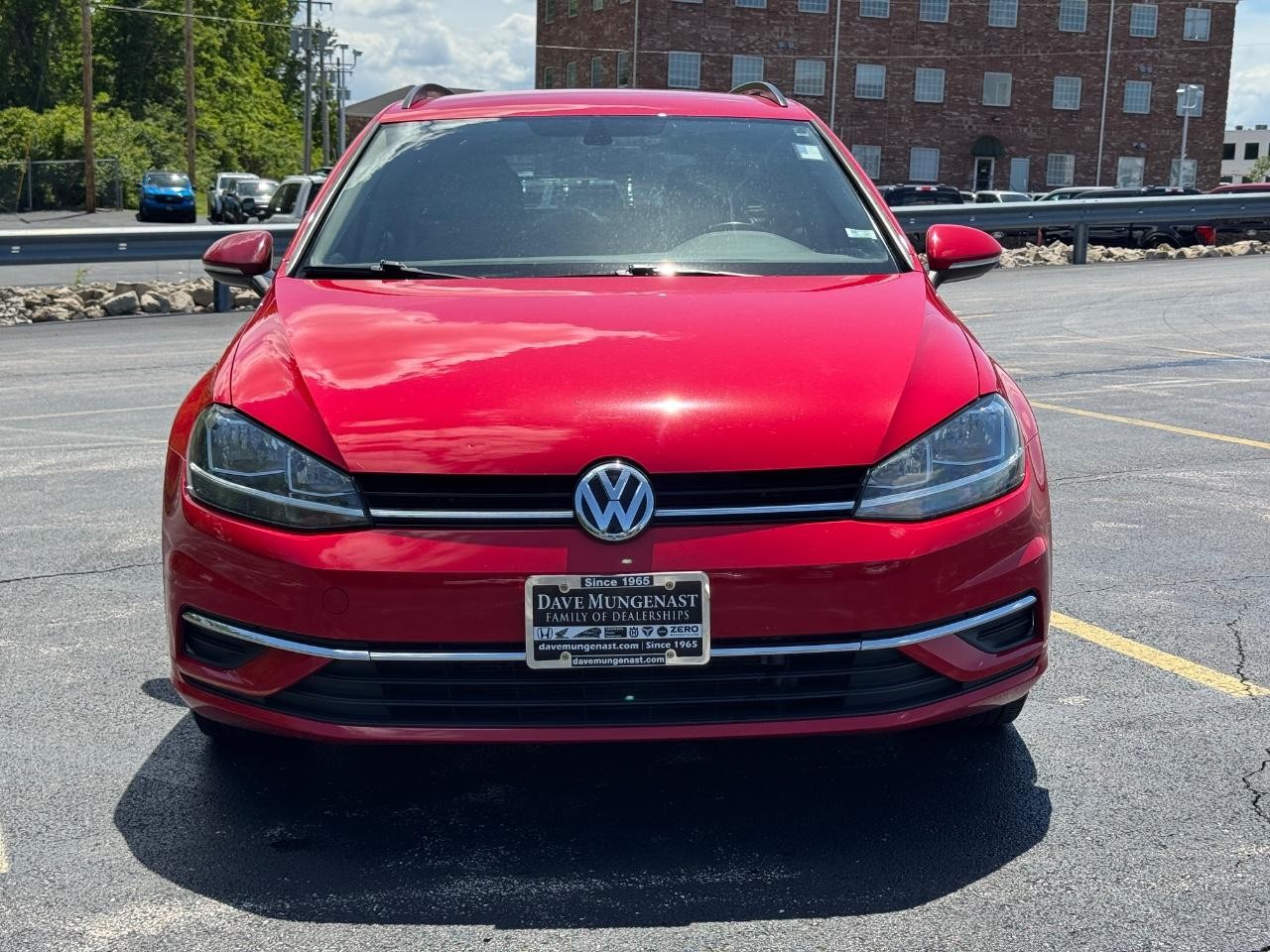 Volkswagen Golf SportWagen Vehicle Full-screen Gallery Image 09