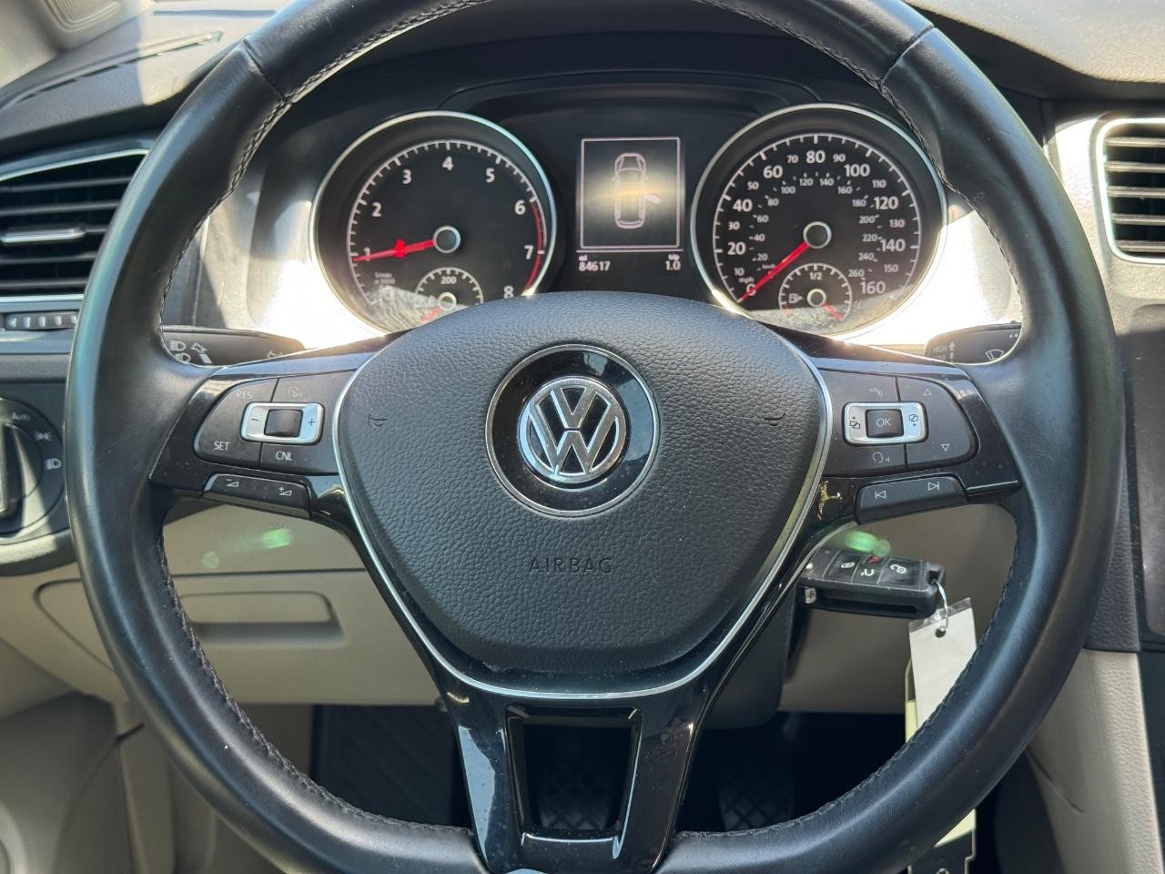 Volkswagen Golf SportWagen Vehicle Full-screen Gallery Image 12