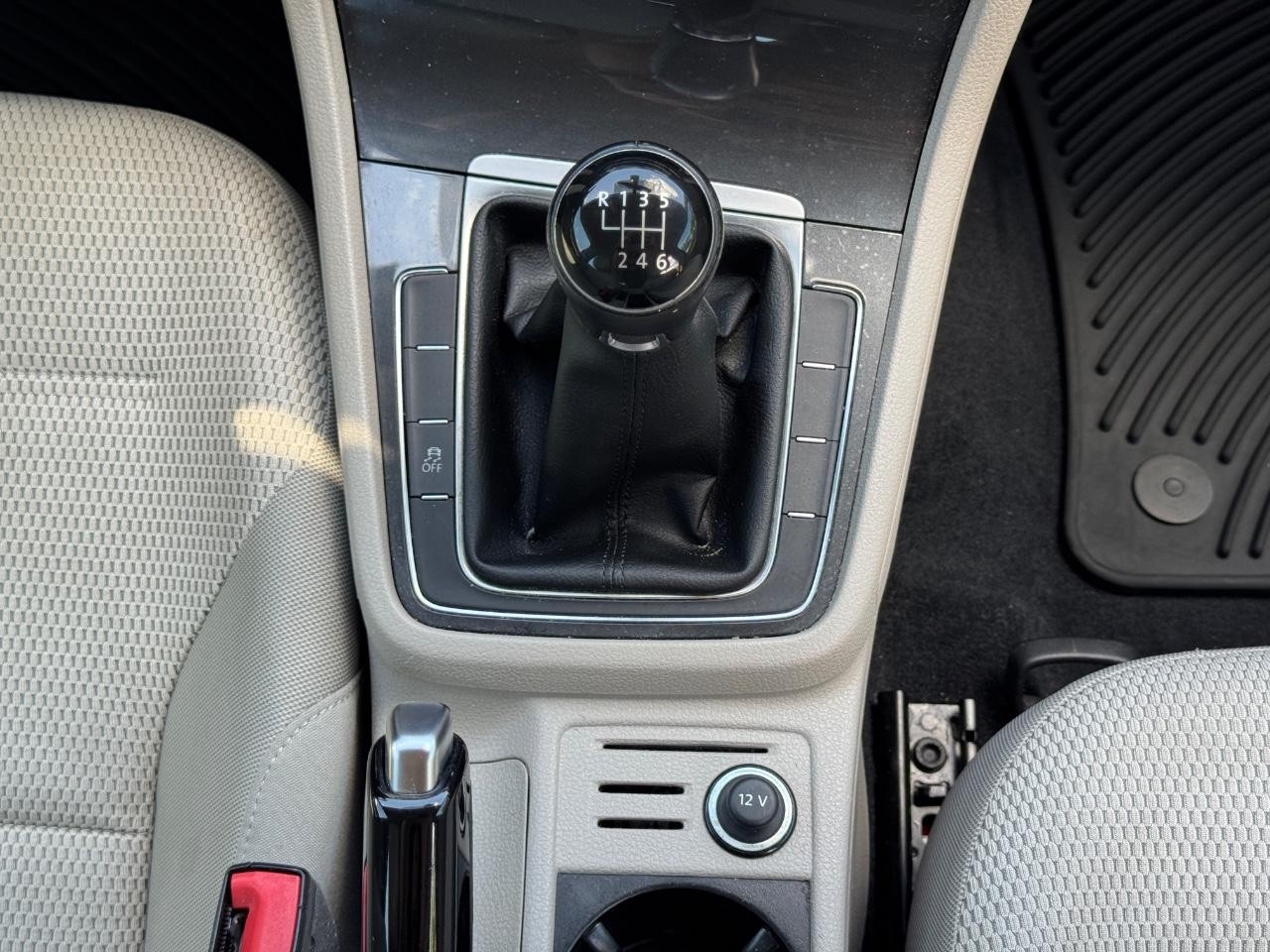 Volkswagen Golf SportWagen Vehicle Full-screen Gallery Image 15
