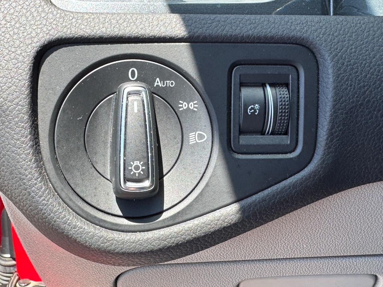 Volkswagen Golf SportWagen Vehicle Full-screen Gallery Image 22