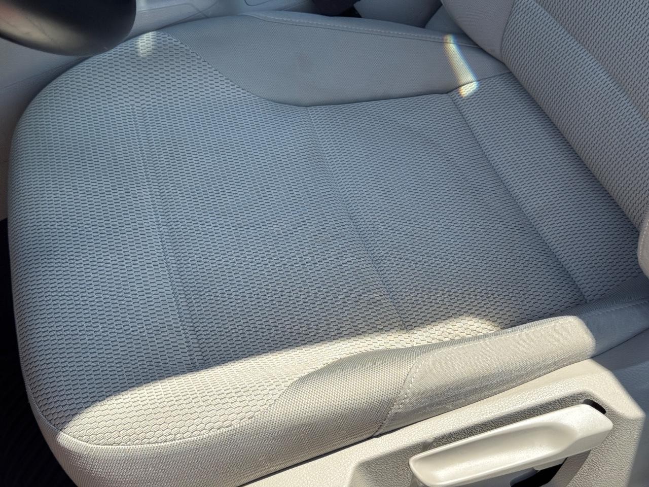 Volkswagen Golf SportWagen Vehicle Full-screen Gallery Image 25