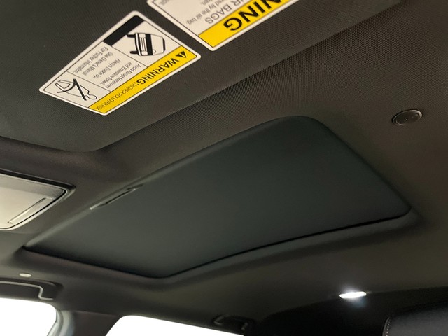 Honda CR-V Hybrid Vehicle Full-screen Gallery Image 17