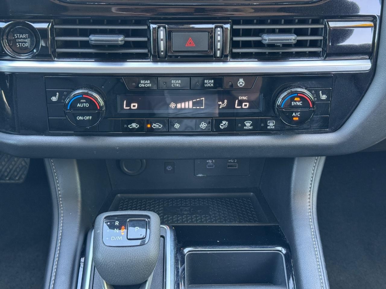 Nissan Pathfinder Vehicle Full-screen Gallery Image 16