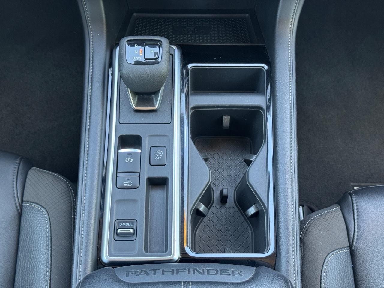 Nissan Pathfinder Vehicle Full-screen Gallery Image 17