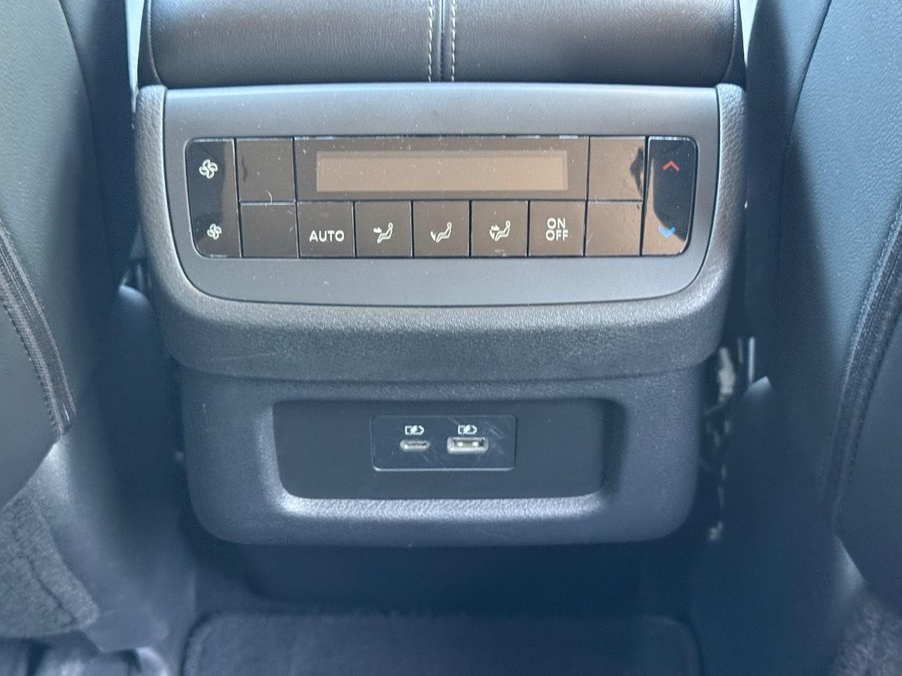 Nissan Pathfinder Vehicle Full-screen Gallery Image 18