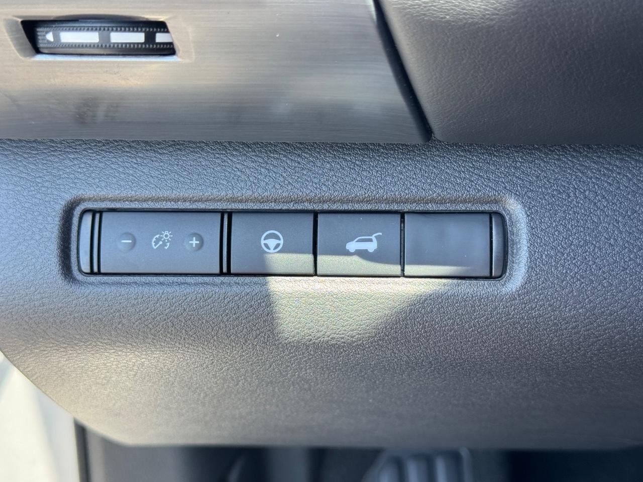 Nissan Pathfinder Vehicle Full-screen Gallery Image 24