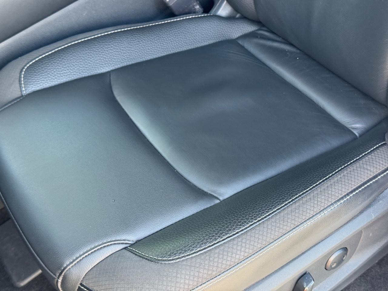 Nissan Pathfinder Vehicle Full-screen Gallery Image 28